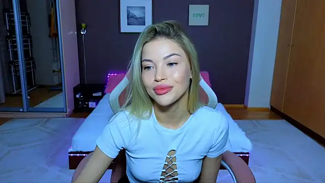 EmmyMills online show from 01.24.25