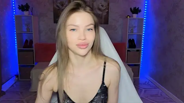 EmmyMills online show from 04.12.26