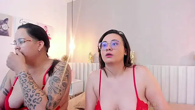 Snapshot of naughtylesbians__ chatting on 02.28.25 naughtylesbians online show from 02.28.25
