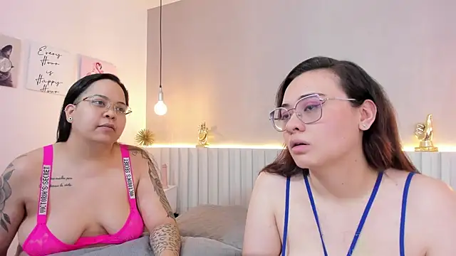 Snapshot of naughtylesbians__ chatting on 03.03.25 naughtylesbians online show from 03.03.25