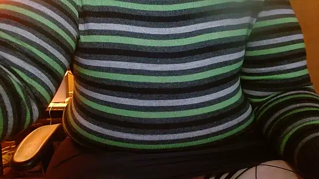 Snapshot of cosmicjones chatting on 12.12.24 cosmicjones online show from 12.12.24