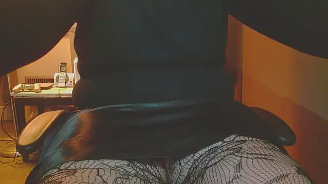 Snapshot of cosmicjones chatting on 02.17.25 cosmicjones online show from 02.17.25