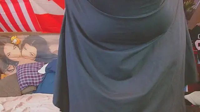 Snapshot of cosmicjones chatting on 09.13.25 cosmicjones online show from 09.13.25