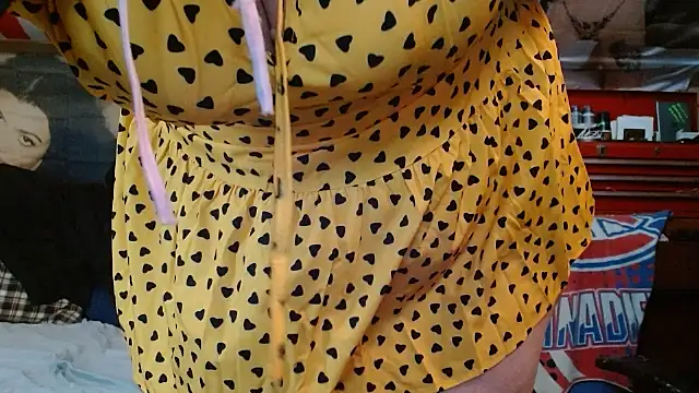 Snapshot of cosmicjones chatting on 10.13.25 cosmicjones online show from 10.13.25