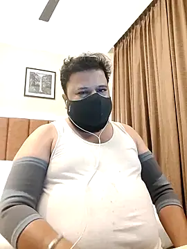 Hunk-Hand6 online show from 11.11.25