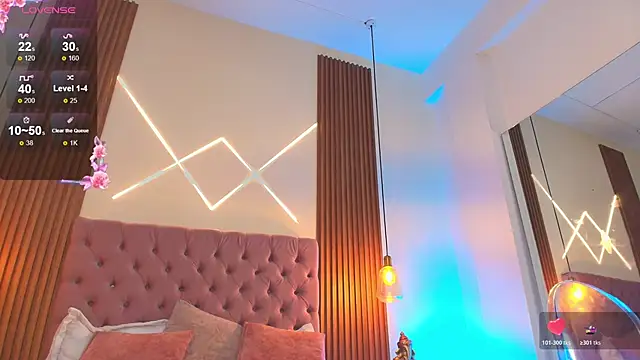 Sophia turneer online show from 10.19.25