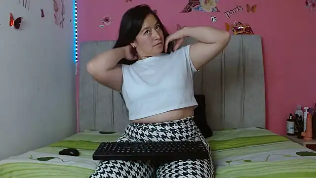 Snapshot of monickhot303av chatting on 02.13.25 monickhot303av online show from 02.13.25