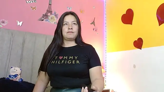 Snapshot of monickhot303av chatting on 09.25.25 monickhot303av online show from 09.25.25