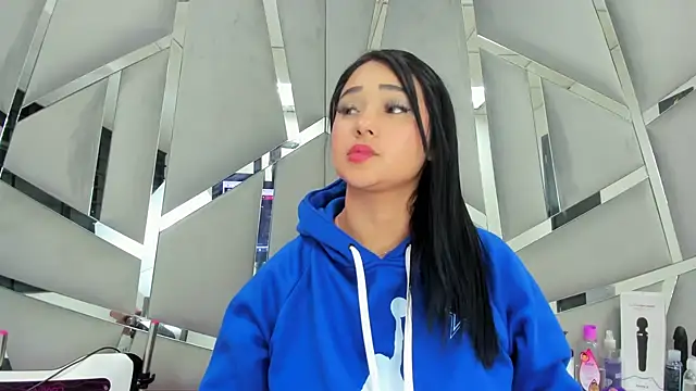 Catherinee69 x online show from 01.28.25