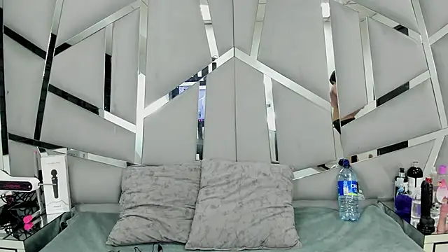 Catherinee69 x online show from 02.12.25