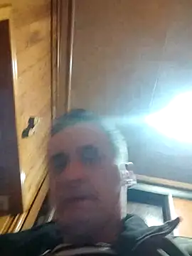 Snapshot of Viause_Kentauelle chatting on 02.19.25 Viause Kentauelle online show from 02.19.25