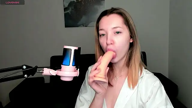 MiaThaine online show from 01.10.25