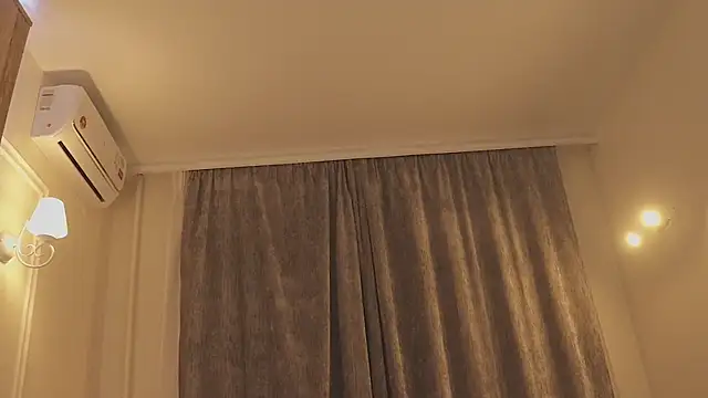 MiaThaine online show from 02.05.26