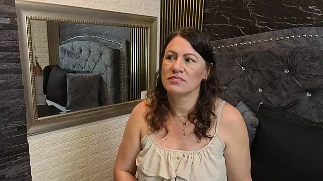 Snapshot of charlotte__G chatting on 03.12.26 charlotte G online show from 03.12.26