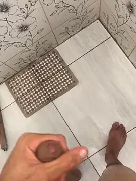 Snapshot of vintin21cm chatting on 09.08.25 vintin21cm online show from 09.08.25