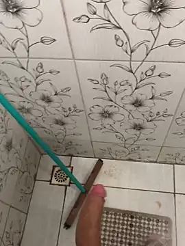 Snapshot of vintin21cm chatting on 09.09.25 vintin21cm online show from 09.09.25