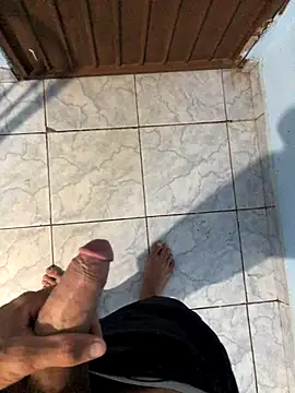 Snapshot of vintin21cm chatting on 10.05.25 vintin21cm online show from 10.05.25