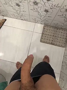 Snapshot of vintin21cm chatting on 10.05.25 vintin21cm online show from 10.05.25