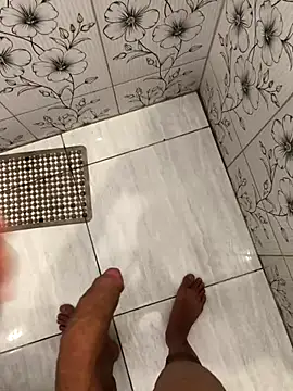 Snapshot of vintin21cm chatting on 10.19.25 vintin21cm online show from 10.19.25