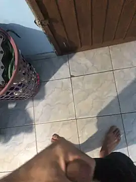 Snapshot of vintin21cm chatting on 10.20.25 vintin21cm online show from 10.20.25