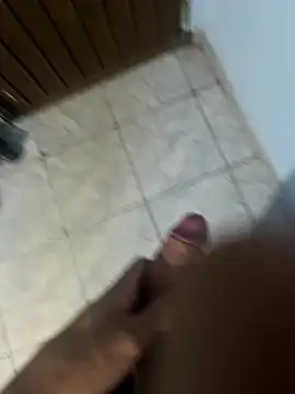 Snapshot of vintin21cm chatting on 11.15.25 vintin21cm online show from 11.15.25