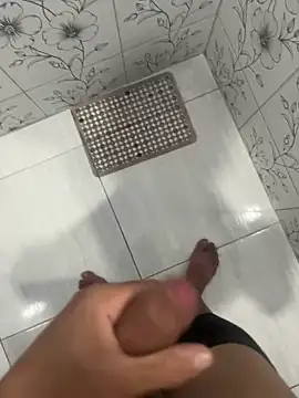 Snapshot of vintin21cm chatting on 11.17.25 vintin21cm online show from 11.17.25