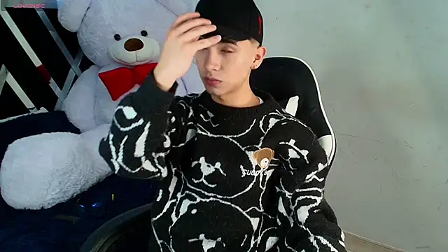 Niico Cruz online show from 02.20.25