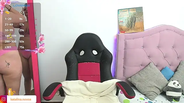 Katalina novoa online show from 02.27.25