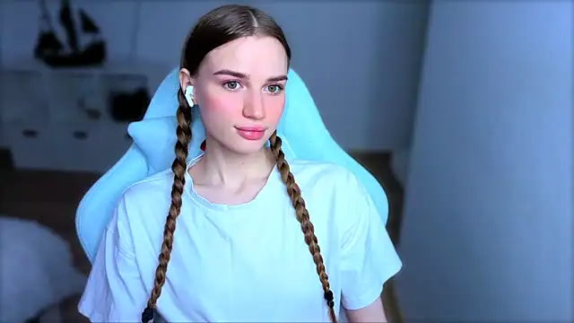 StellaLawless online show from 10.16.25