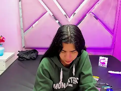 IsisRouse online show from 03.07.25