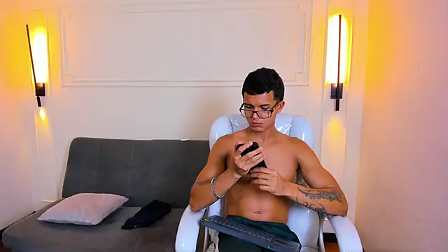 Paradise boy s online show from 04.11.26