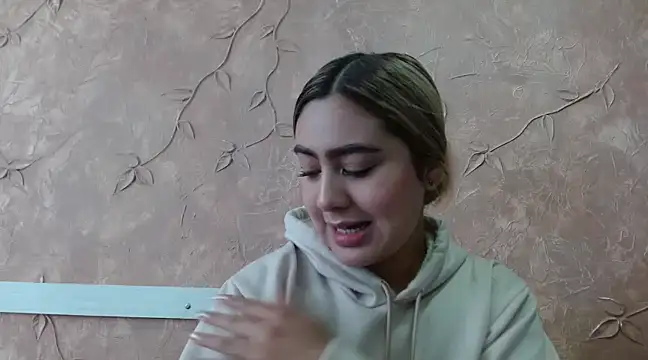 Miabonnett  online show from 02.13.25