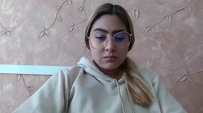 Miabonnett  online show from 02.13.25