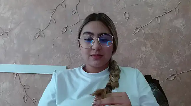 Miabonnett  online show from 02.17.25