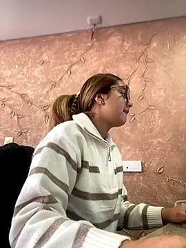 Miabonnett  online show from 09.19.25