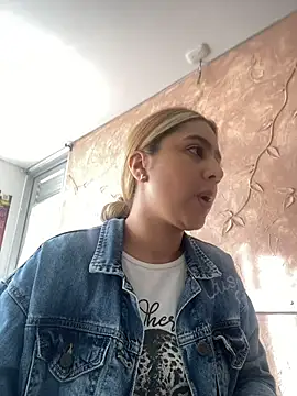 Miabonnett  online show from 11.25.25