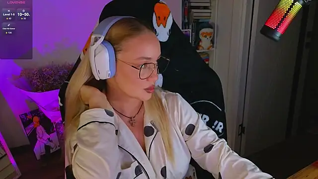 Emili1- online show from 09.11.25