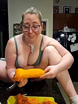 Snapshot of littlelustlamb chatting on 12.06.24 littlelustlamb online show from 12.06.24