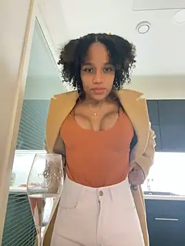 Snapshot of Black_Dolll chatting on 12.31.24 Black Dolll online show from 12.31.24