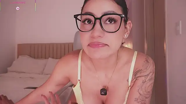 Snapshot of Amber-9 chatting on 11.13.25 Amber-9 online show from 11.13.25