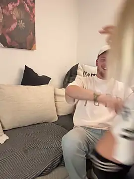 Snapshot of NickyGold_Official chatting on 10.28.25 NickyGold Official online show from 10.28.25