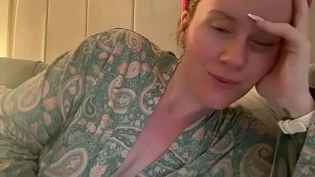 Snapshot of redheadrosie69 chatting on 05.26.26 redheadrosie69 online show from 05.26.26