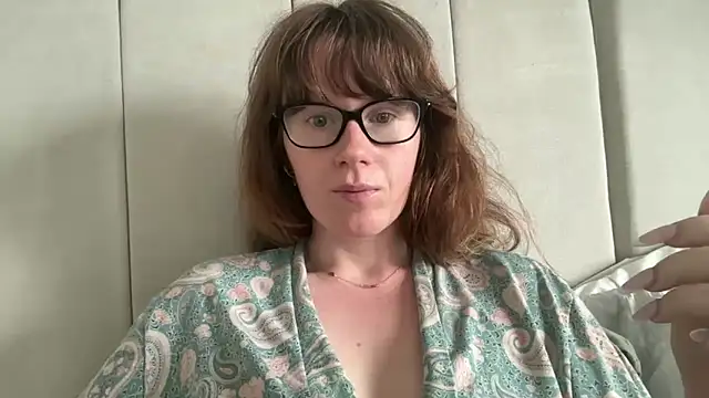 Snapshot of redheadrosie69 chatting on 05.31.26 redheadrosie69 online show from 05.31.26