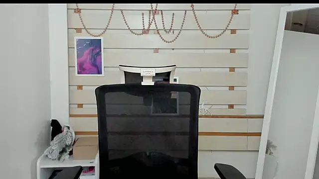 Josephine Kiss online show from 01.30.25