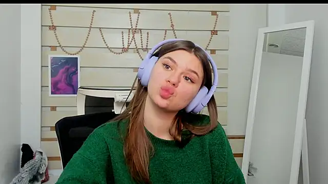 Josephine Kiss online show from 02.04.25