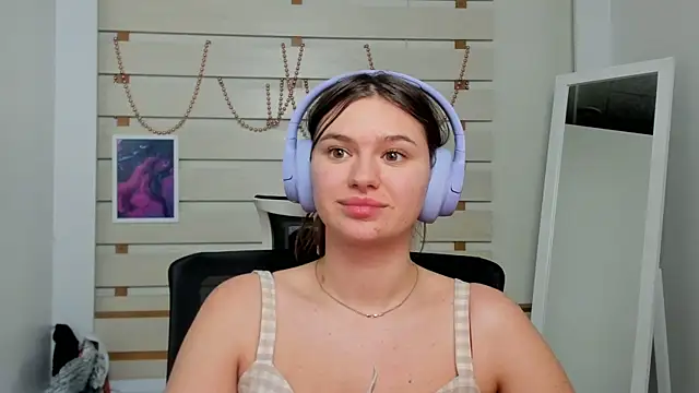 Josephine Kiss online show from 02.09.25