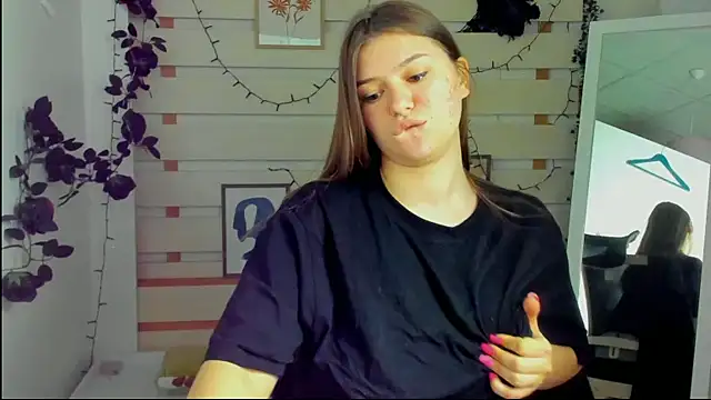 Josephine Kiss online show from 04.11.26