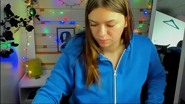 Josephine Kiss online show from 04.15.26