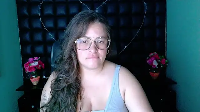 Snapshot of SaraThomso chatting on 12.27.24 SaraThomso online show from 12.27.24