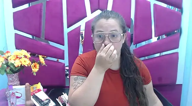 Snapshot of SaraThomso chatting on 02.05.25 SaraThomso online show from 02.05.25